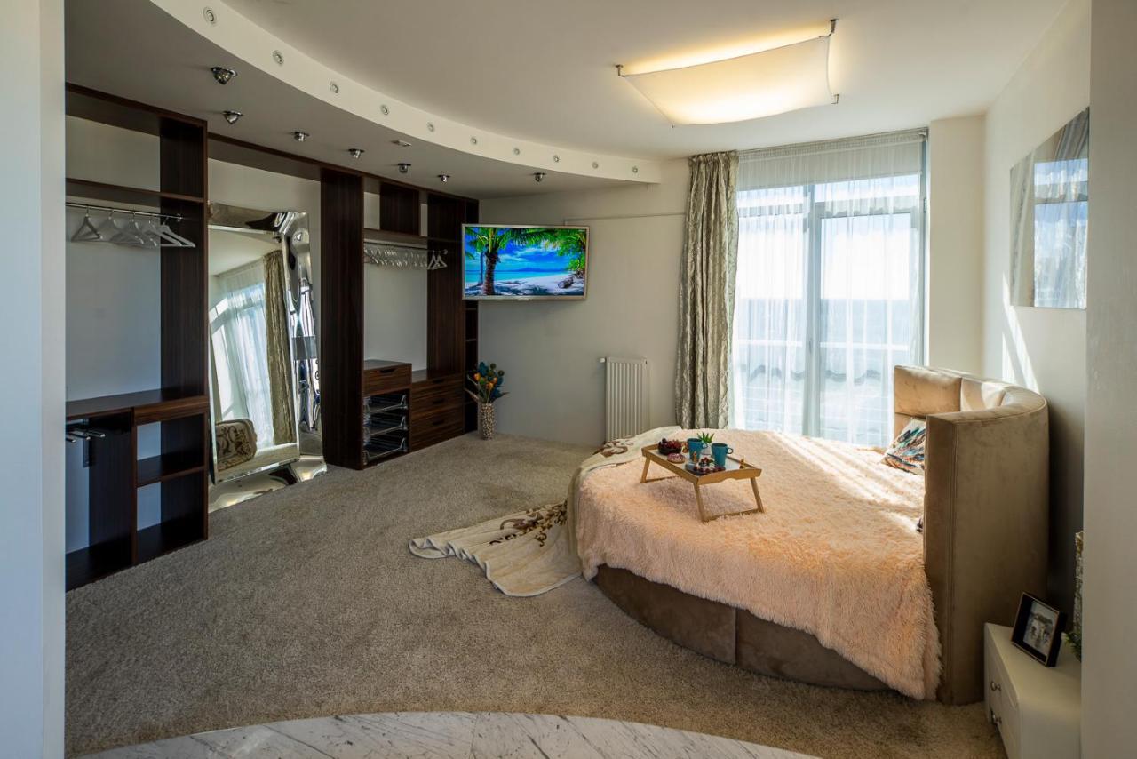 Skyhouse Riga Private Penthouse And Spa Luaran gambar