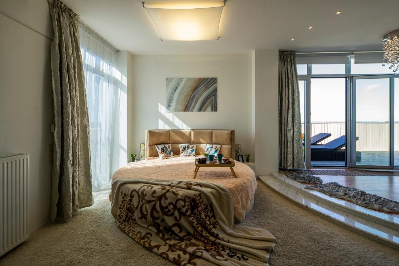 Skyhouse Riga Private Penthouse And Spa Luaran gambar