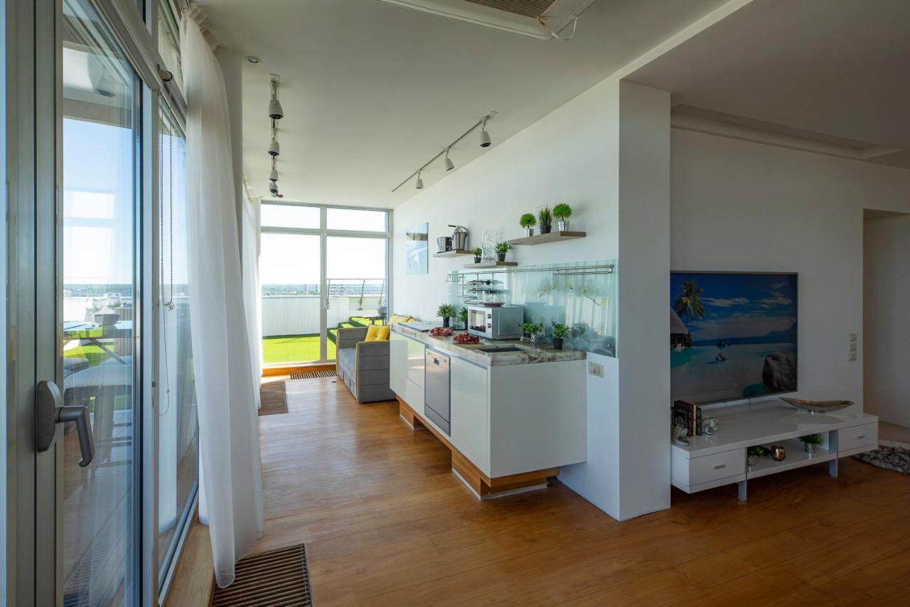 Skyhouse Riga Private Penthouse And Spa Luaran gambar